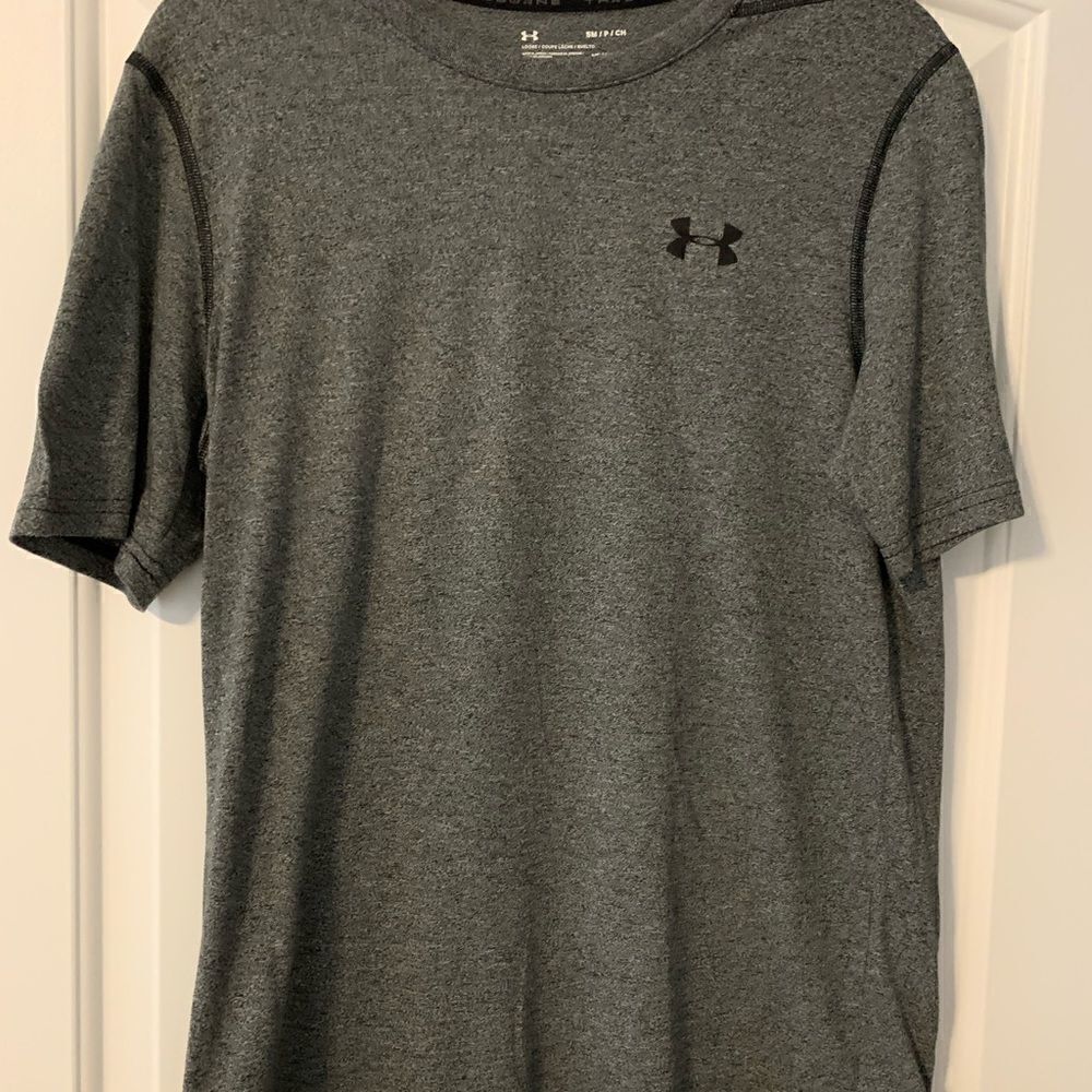 Under Armour Men’s Athletic shirt.  Size: Small